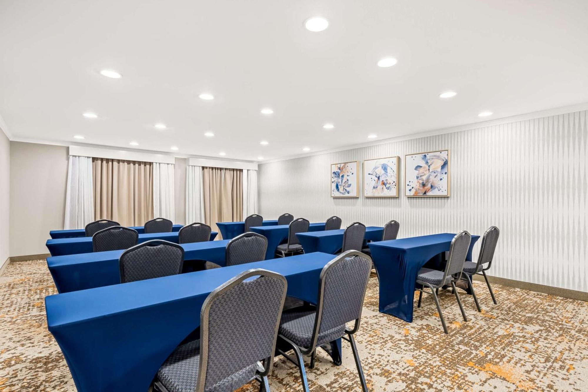 Hampton Inn Морган Хил Екстериор снимка